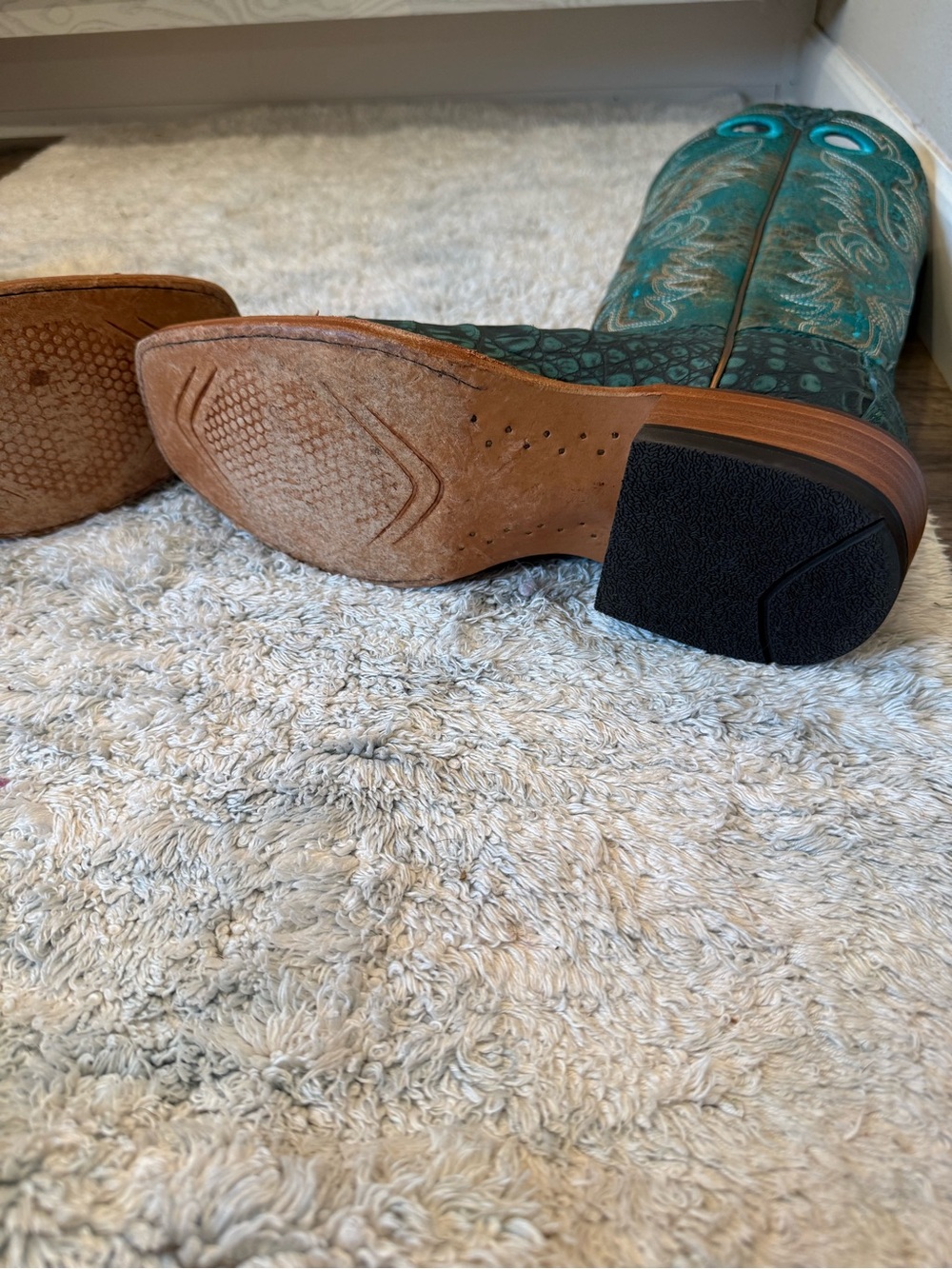 Practically New Ariat Leather Crocodile embossed Cowboy Boots Teal.Teal Size 10. - Picture 7 of 9